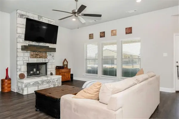 849 County Road 4764, Boyd, TX 76023