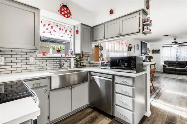 2021 Minnie Drive, Arlington, TX 76012