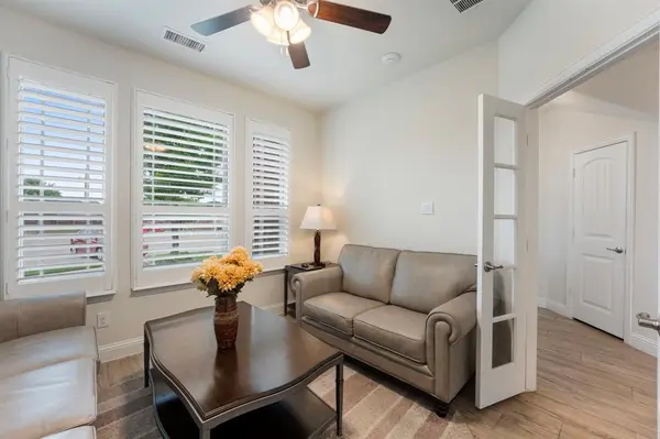 976 E Villas Court, Lewisville, TX 75067