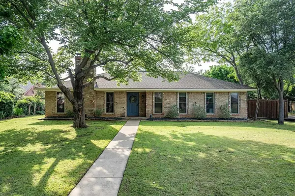 2 Whispering Circle, Hickory Creek, TX 75065