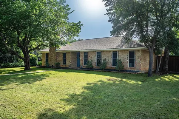 2 Whispering Circle, Hickory Creek, TX 75065
