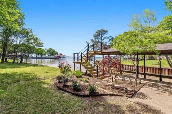 114 Trails End Street, Mabank, TX 75156