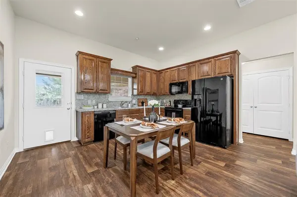 204 Hawk Ridge, Lacy Lakeview, TX 76705