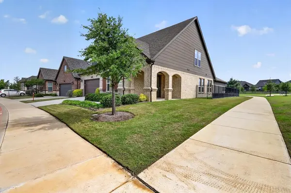 7533 Vista Bella Way, Fort Worth, TX 76123