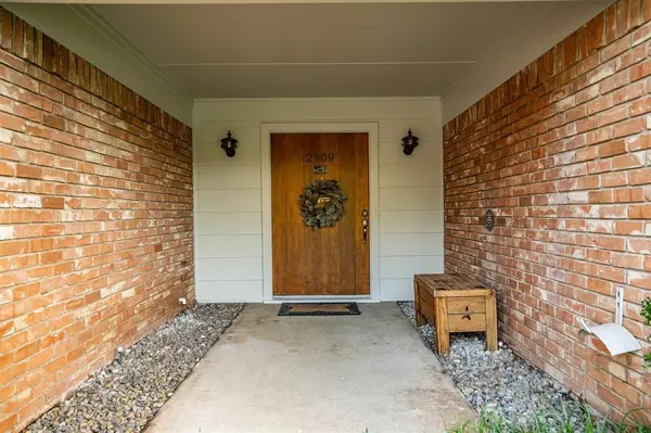 2909 Hillcrest Drive, Irving, TX 75062