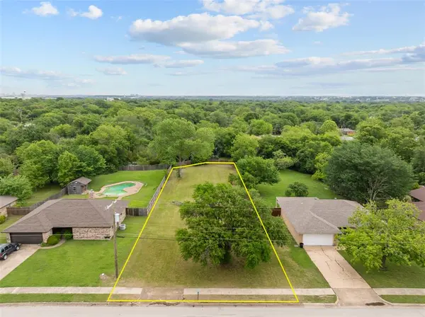 1023 Bryant Street, Benbrook, TX 76126
