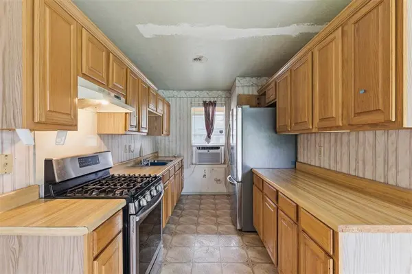 6435 Moonhill Drive, Dallas, TX 75241