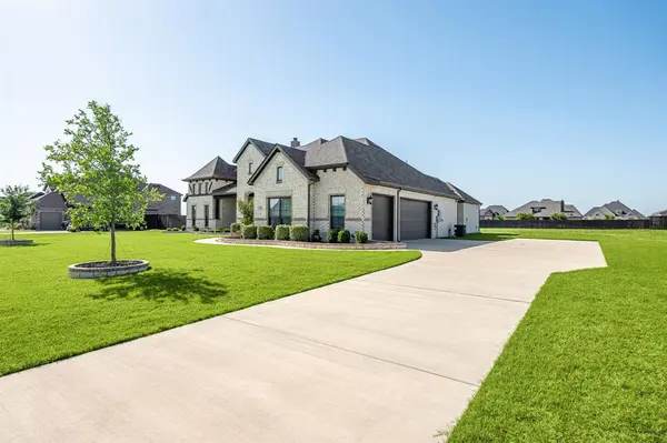 8220 Stonewall Drive, Waxahachie, TX 75167