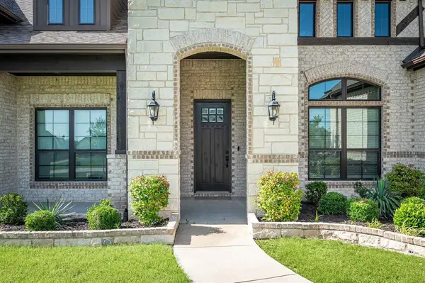 8220 Stonewall Drive, Waxahachie, TX 75167