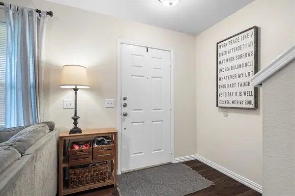 1736 White Feather Lane, Fort Worth, TX 76131