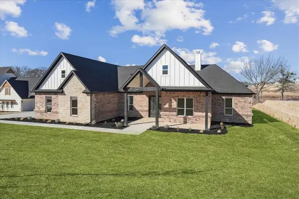 328 Slimp Bluff, Azle, TX 76020