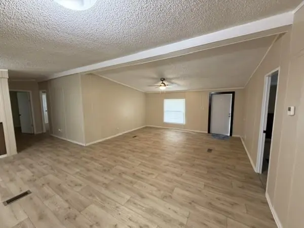 405 Hilltop Meadows Court, Springtown, TX 76082