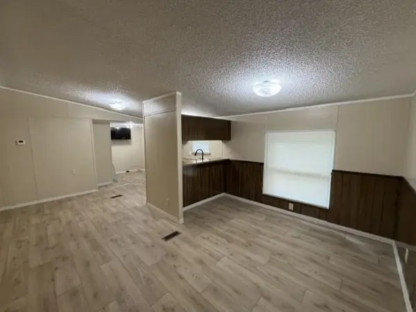 405 Hilltop Meadows Court, Springtown, TX 76082