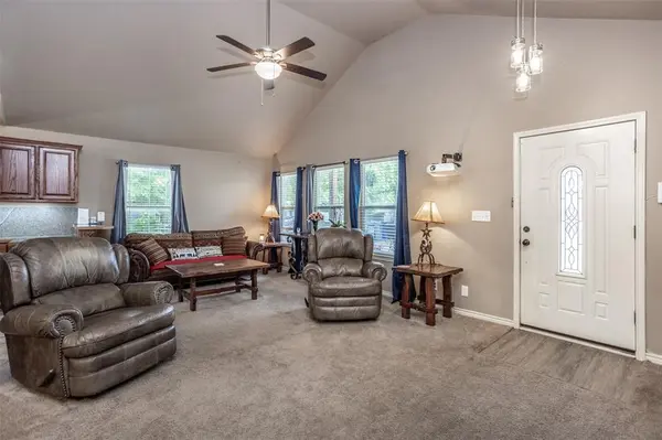 406 W Elm Street, Collinsville, TX 76233