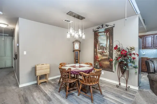 406 W Elm Street, Collinsville, TX 76233