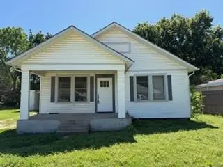 312 Small Street, Bowie, TX 76230