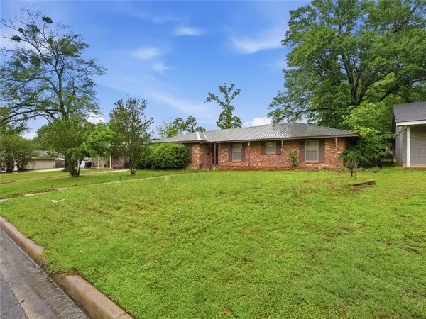 2845 Hubbard Street, Paris, TX 75460