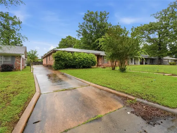 2845 Hubbard Street, Paris, TX 75460