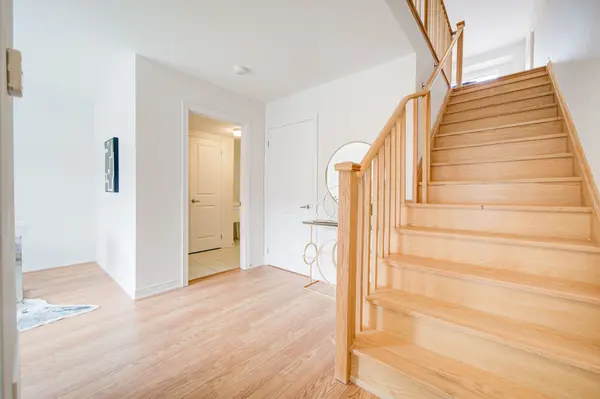 132 Lageer DR, Whitchurch-stouffville, ON L4A 5G2