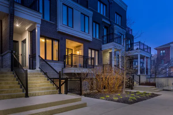 150 Long Branch AVE #21, Toronto W06, ON M8W 0A9