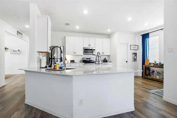 1333 Almond Road, Azle, TX 76020