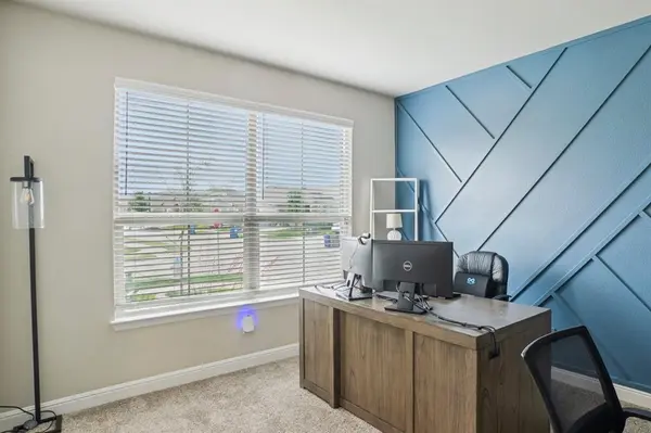 701 Indian Hawthorn Drive, Glenn Heights, TX 75154