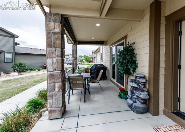 1922 Sunshine Peak DR, Loveland, CO 80538