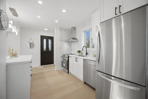 29 Genthorn AVE, Toronto W10, ON M9W 2S8