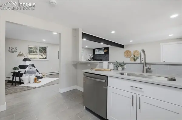 307 Evergreen ST, Woodland Park, CO 80863