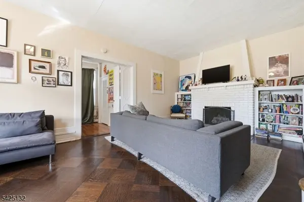 44 Oberlin St, Maplewood Twp., NJ 07040