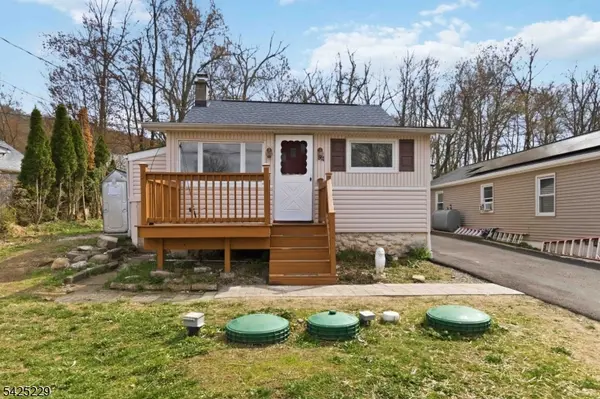 54 Wildwood Rd, Jefferson Twp., NJ 07438