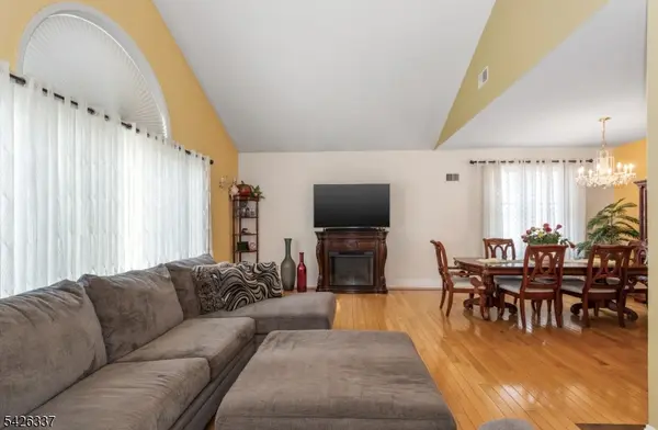 71 Parker Ave, Hawthorne Boro, NJ 07506