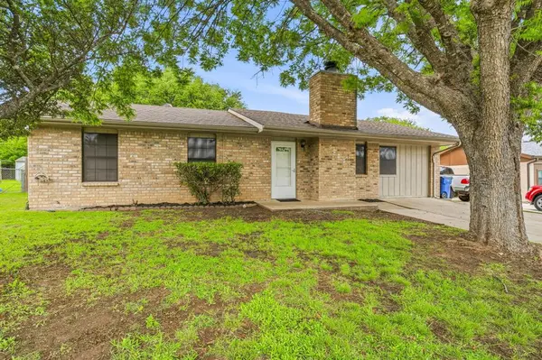 1414 W Torrey Street, Granbury, TX 76048