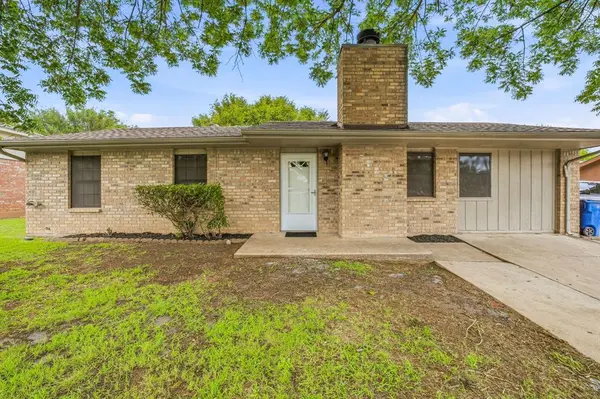 1414 W Torrey Street, Granbury, TX 76048