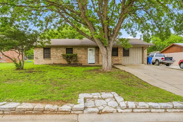 1414 W Torrey Street, Granbury, TX 76048