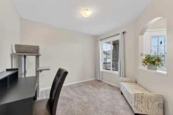 1903 Baywater ALY SW, Airdrie, AB T4B 0T4