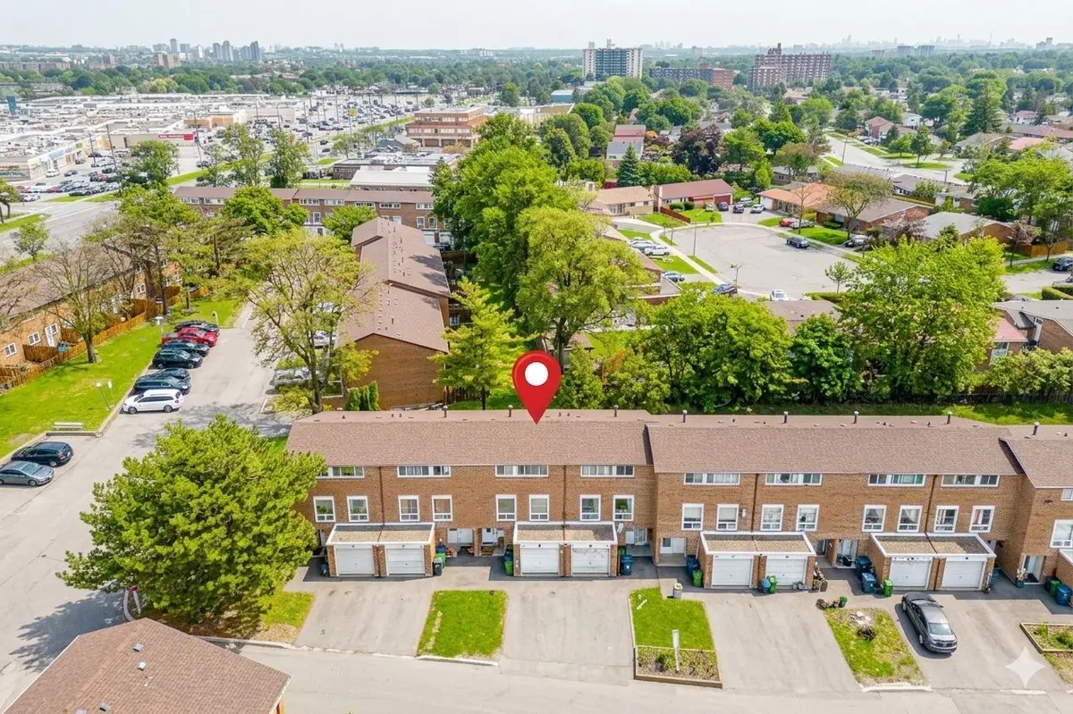 9 Kendleton DR #30, Toronto W10, ON M9V 1T6