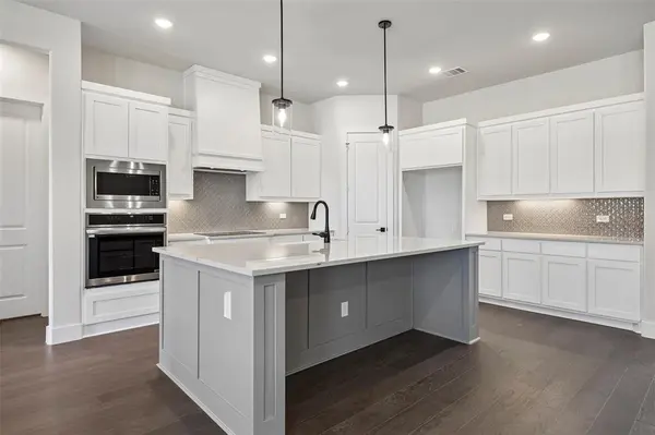 4021 Lagos Drive, Midlothian, TX 76065