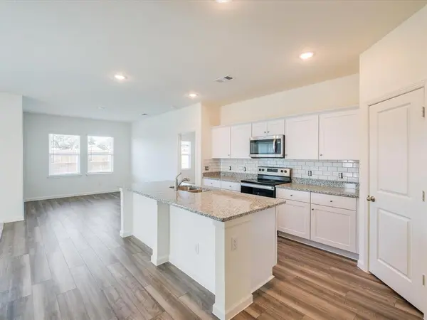 1553 Shadow Hawk, Fort Worth, TX 76052