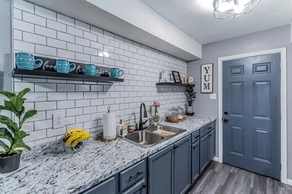 104 N Hillside Street, Red Oak, TX 75154