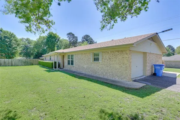 100 Madison Drive, Longview, TX 75603