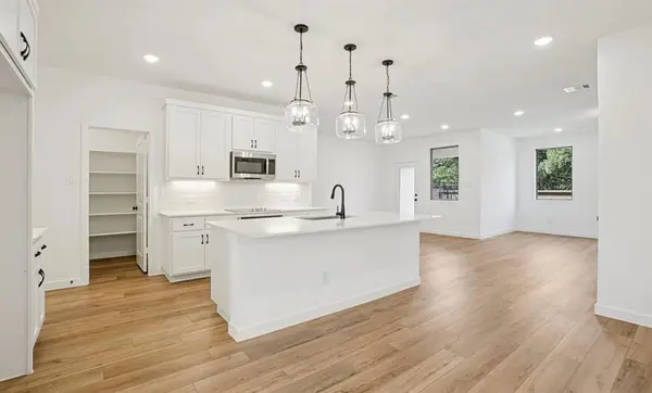 6923 Mission Tejas Drive, Dallas, TX 75228