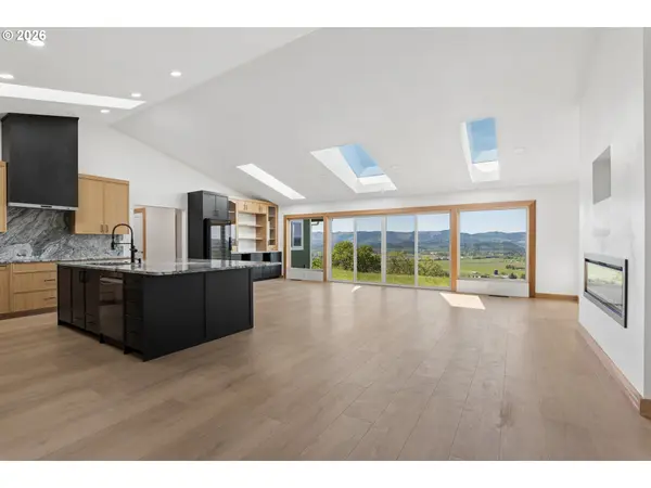 383 RIDGECREST DR, Roseburg, OR 97471