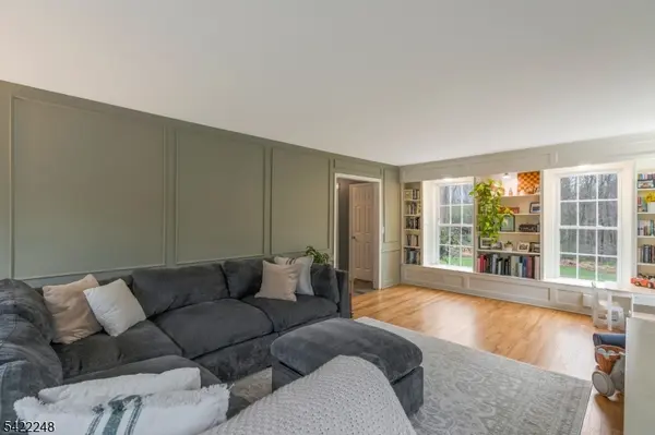 66 Grayrock Rd, Clinton Twp., NJ 08809