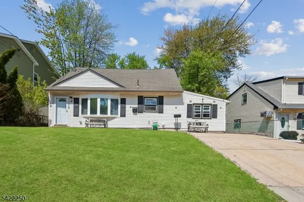 41 Pinetree Dr, Sayreville Boro, NJ 08859