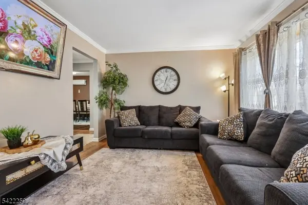 41 Pinetree Dr, Sayreville Boro, NJ 08859