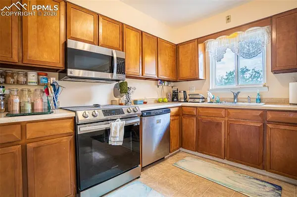 1326 Delaware DR, Colorado Springs, CO 80909