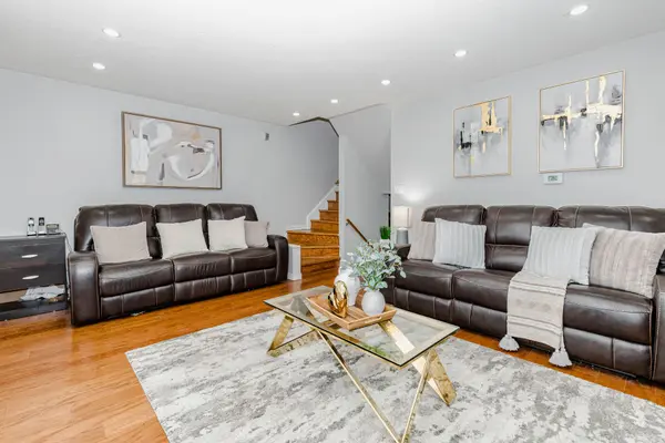 9 Kendleton DR #30, Toronto W10, ON M9V 1T6