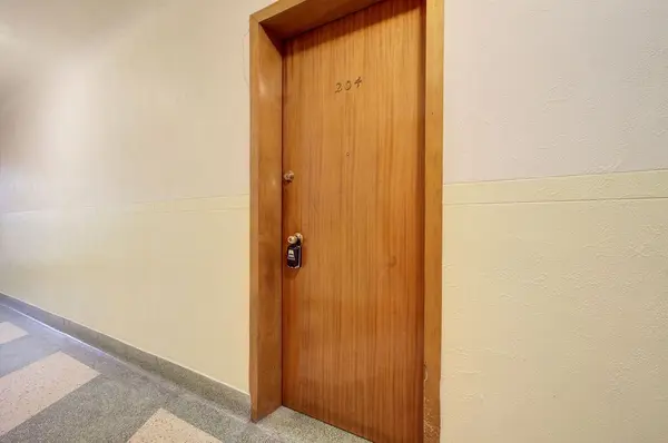 830 Robinson ST #204, Burlington, ON L7R 2L5