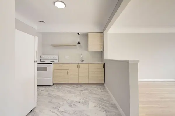 830 Robinson ST #204, Burlington, ON L7R 2L5